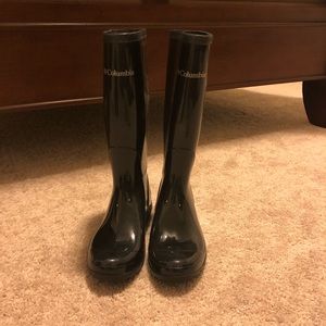 Black Columbia rain boots